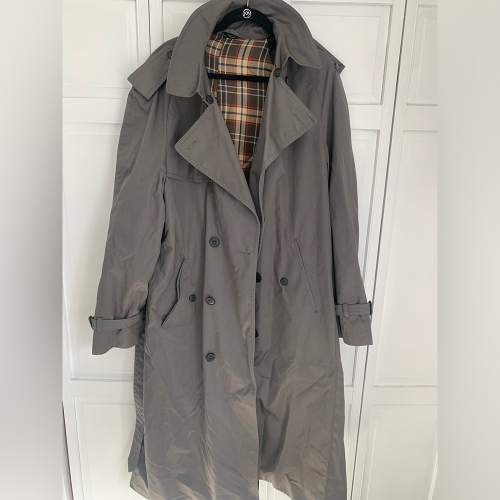 Men’s London Fog trench coat size 44